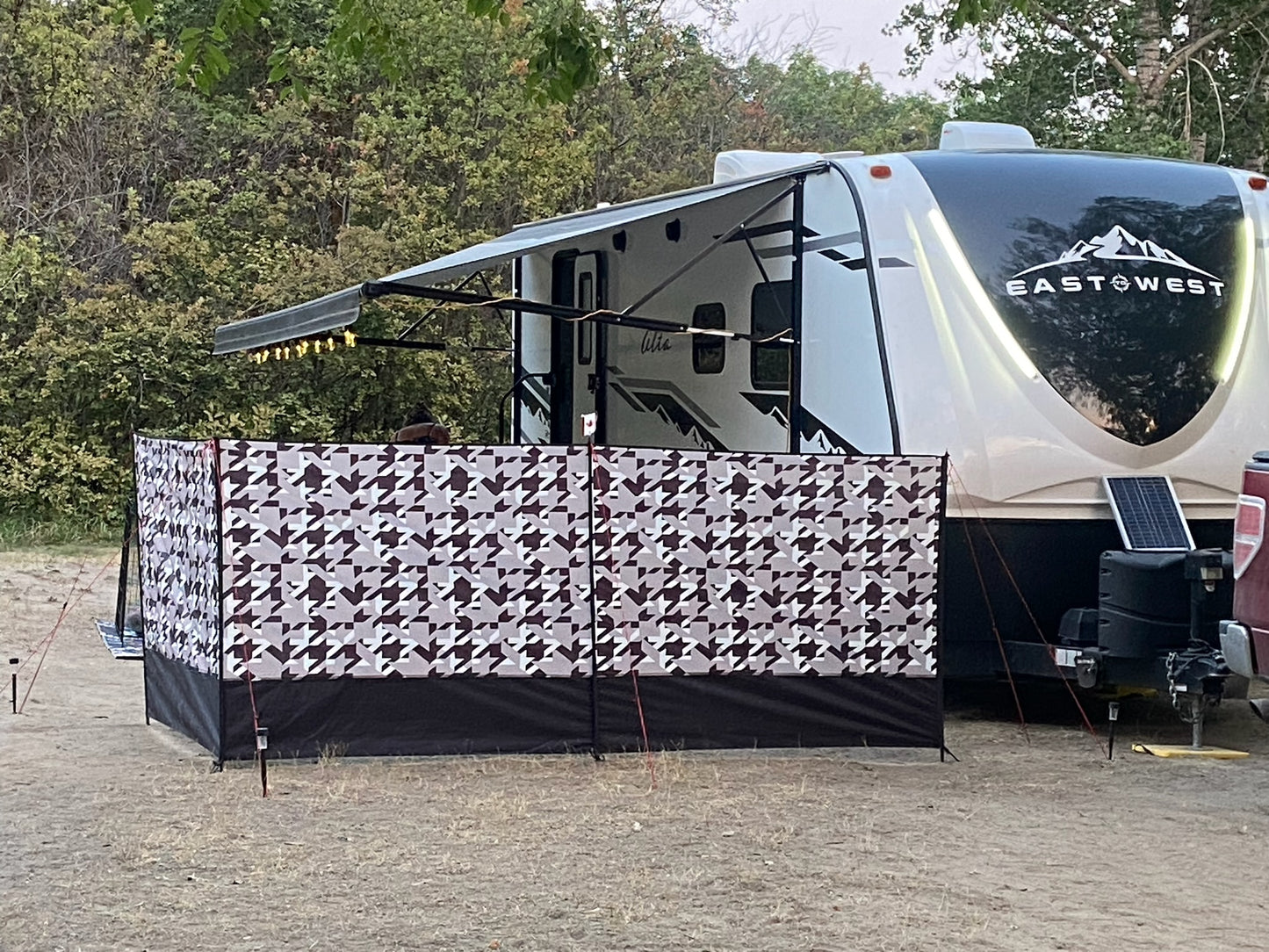 YXE Windbreak Privacy Screen - Camo